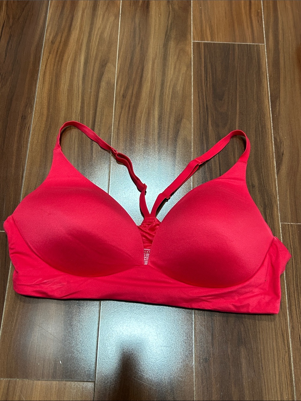 38C Victoria’s Secret body by Victoria lightly lined plunge wireless bra